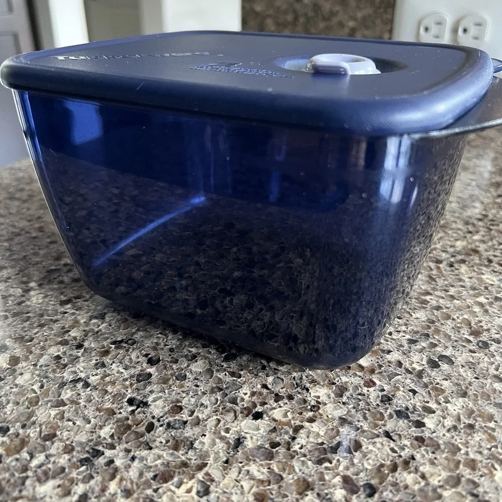Tupperware Blue 6 1/4 Cup Container With Vented Matching Lid Microwave Or Refrig